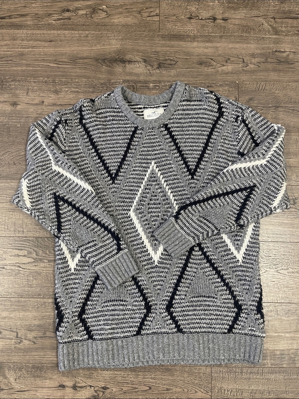 Hollister Gray Crewneck Diamond-Pattern Knit Sweater - Picture 1 of 4
